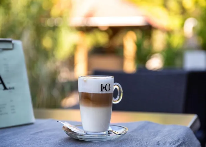 Atrium Agard Panzio Bed & Breakfast